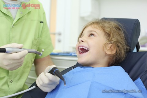 lấy cao răng cho trẻ giúp bảo vệ răng
