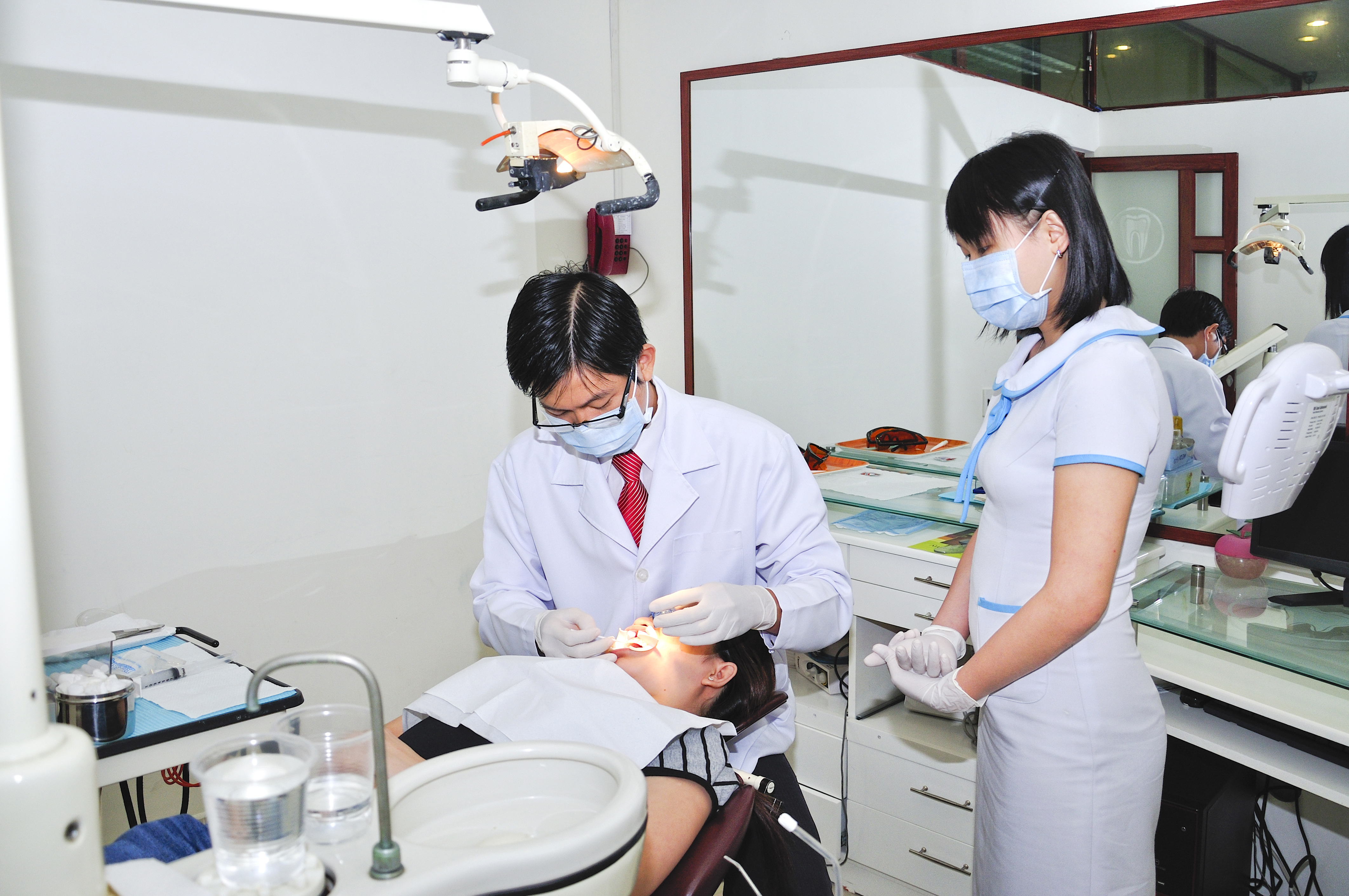 Sự khác nhau giữa tẩy trắng răng tại nhà và tại nha khoa