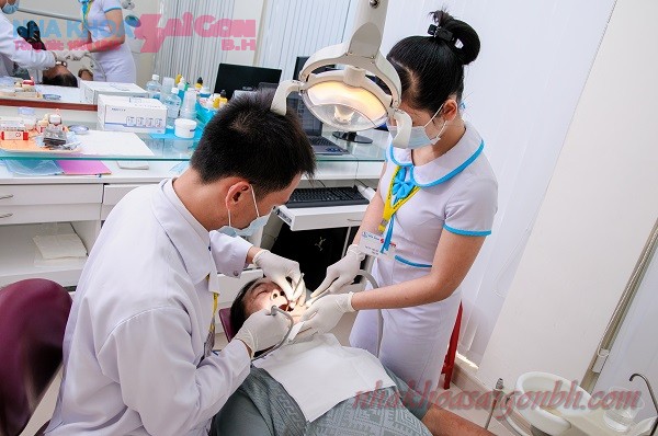 Kỹ thuật nhổ răng hàm trên an toàn và không đau