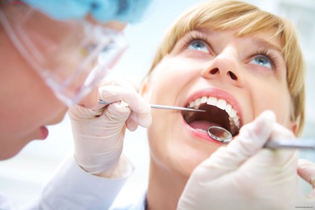 khám răng định kì để bảo vệ sức khỏe răng miệng